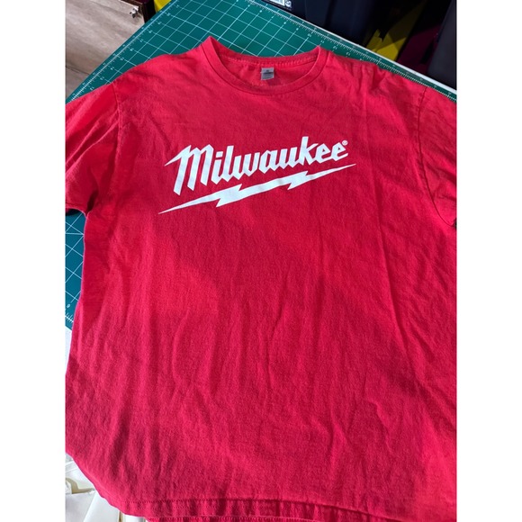 Milwaukee Tool M18 T-Shirt Mens Large Red Gildan Heavy Cotton Graphic Tee